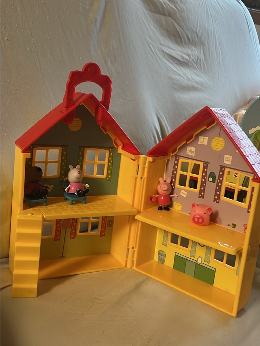Peppa Pig Yellow & Red Folding Playhouse Carry Playset